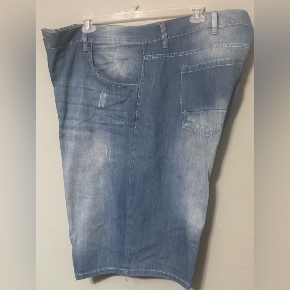 Relaxed Blue Jeans with Vintage-Inspired Distressing